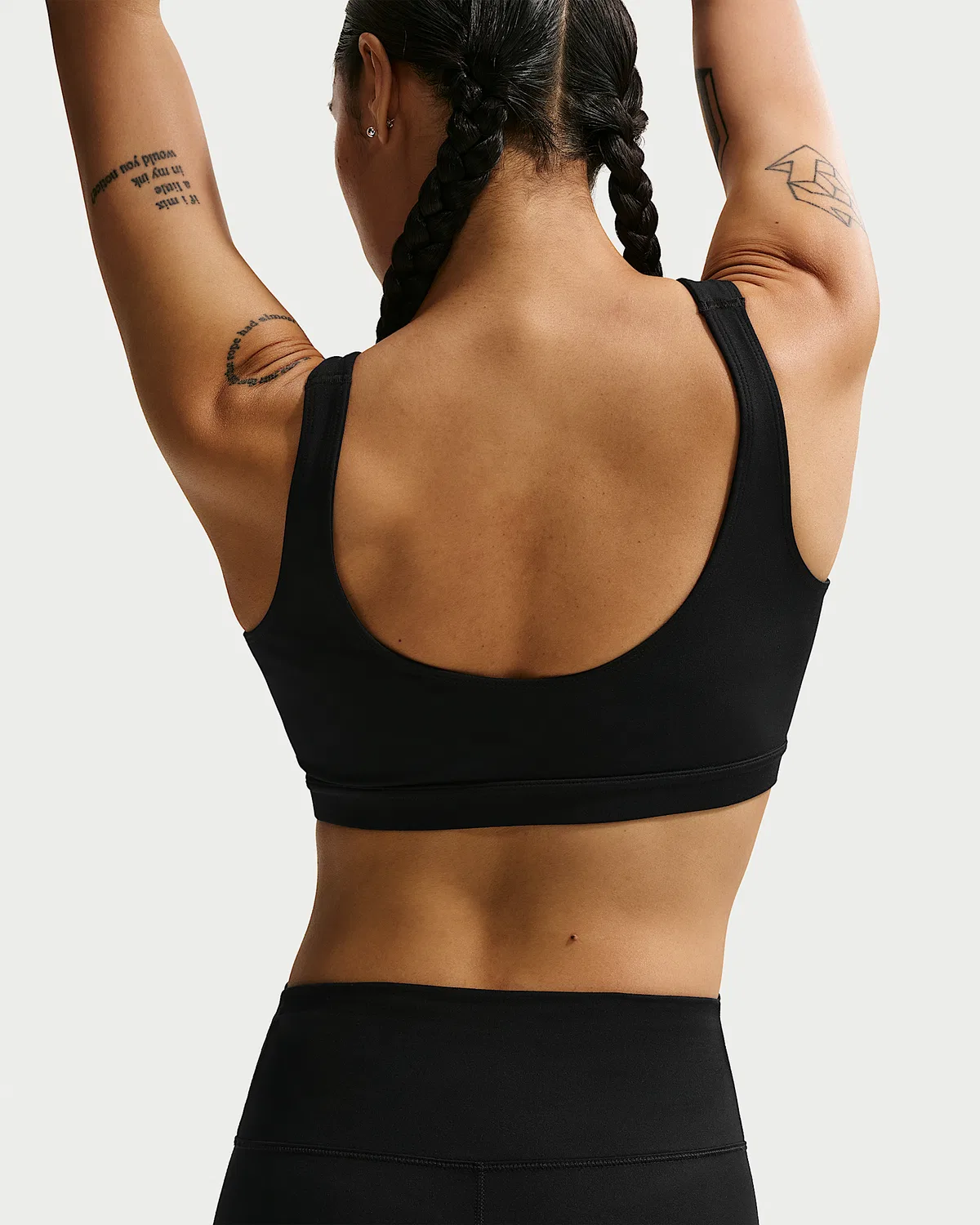 Женский спортивный бюстгальтер Nike One со средней поддержкой и чашками, Black/White — фото 2