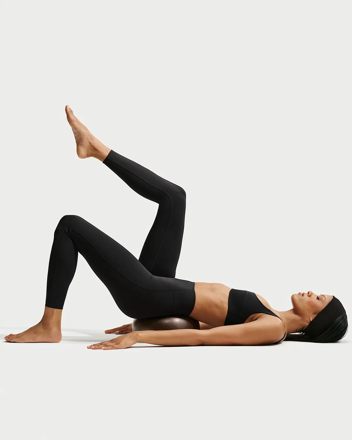 Женские леггинсы NikeSKIMS Studio Stretch, длина 26", NSKM Obsidian/NSKM Obsidian — фото 4