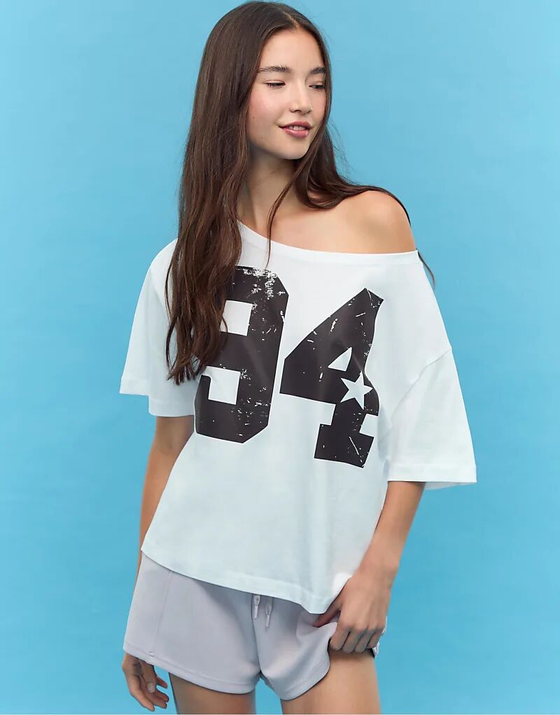 

Футболка Stradivarius Printed с вырезом-лодочкой цвета экрю
