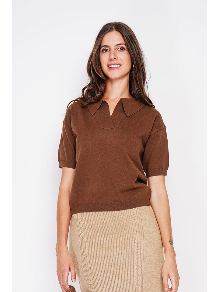 

Свитер коньячного цвета William de Faye