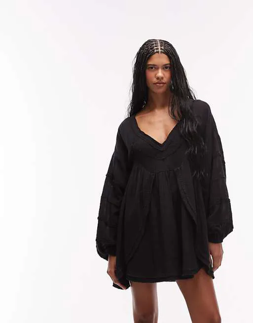 

Черное приталенное платье мини с v-образным вырезом ASOS DESIGN