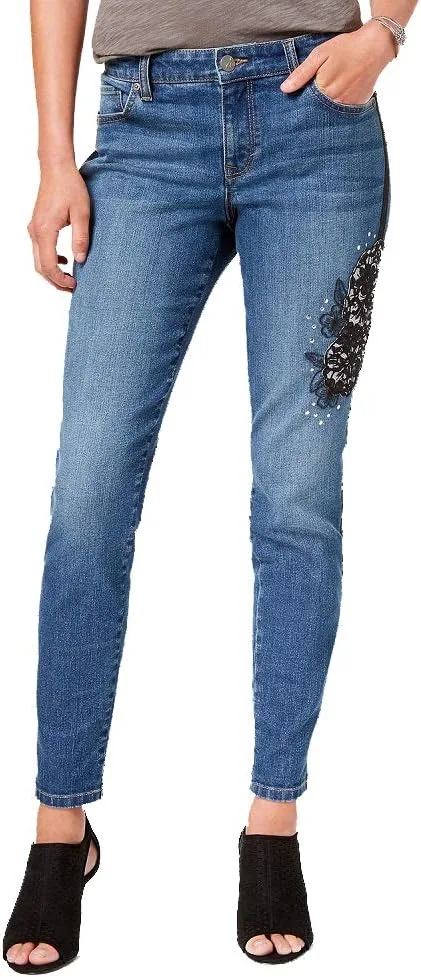 

Джинсы с кружевными деталями и заклепками Style & Co.