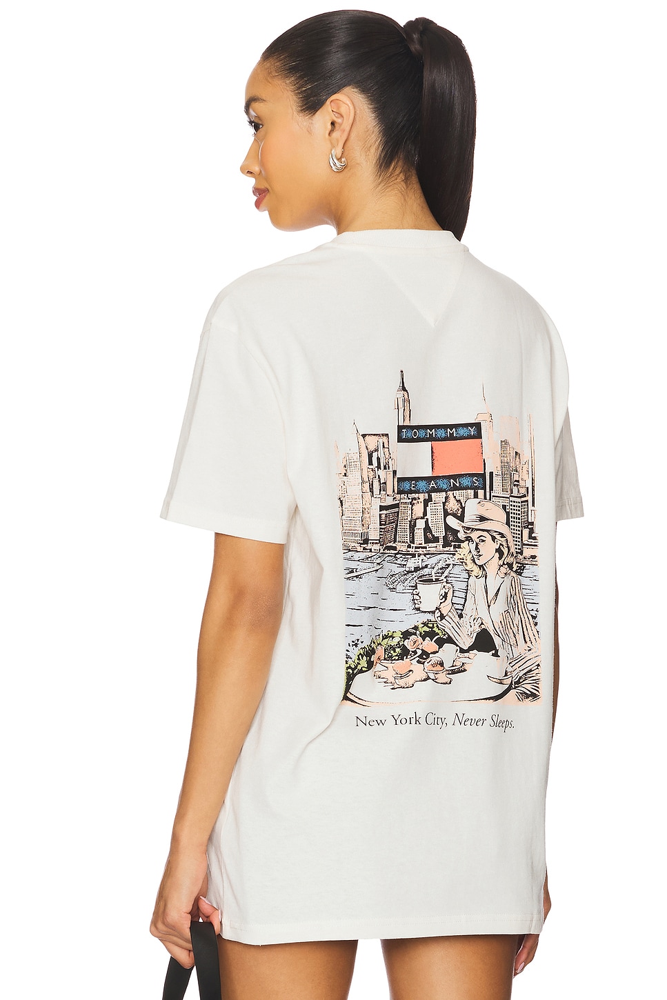 

Футболка с необычным дизайном Tommy Jeans, ancient white