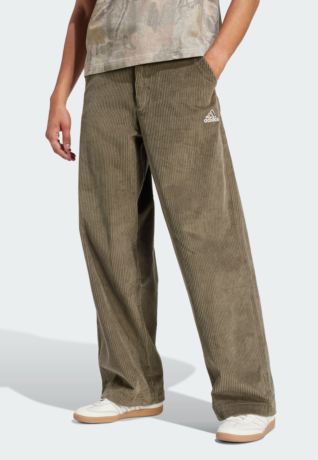 

Брюки adidas Originals, оливковый