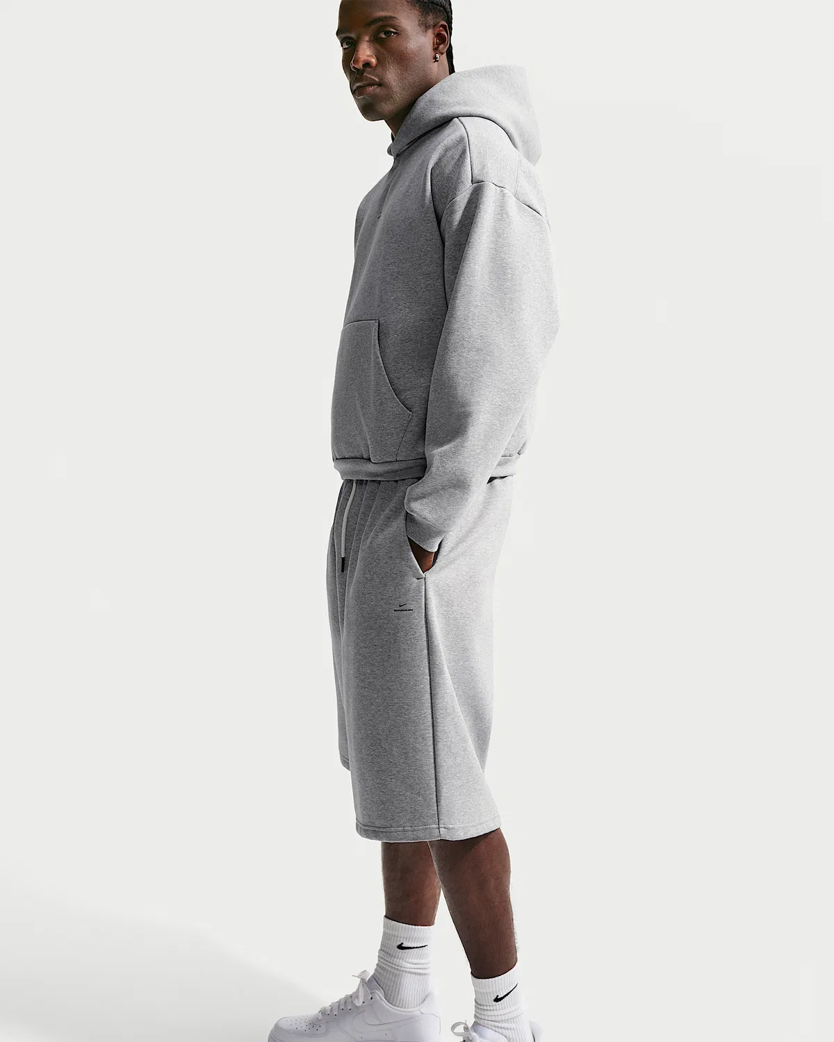 Мужская флисовая баскетбольная худи-пуловер Nike Standard Issue Therma-FIT, Dark Grey Heather/Black — фото 3