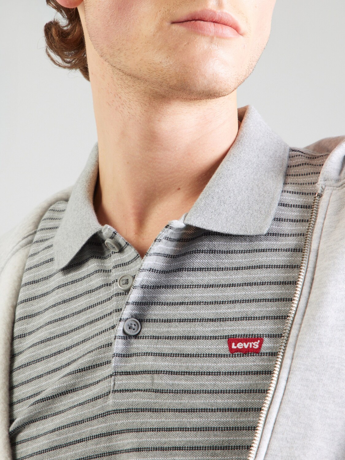 LEVI'S  Футболка 'Housemark Polo' в крапчатом сером цвете — фото 2