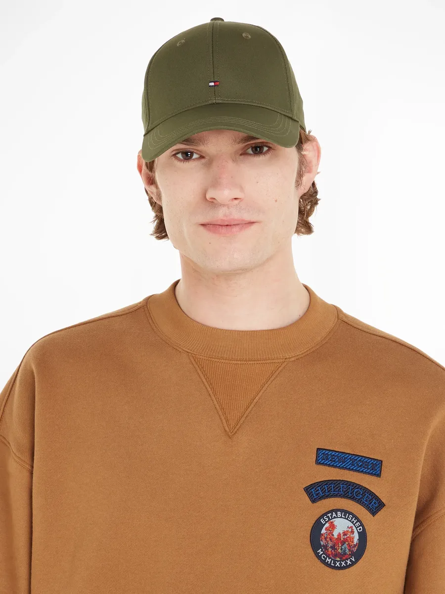 

Бейсбольная кепка Tommy Hilfiger "TH FLAG COTTON 6 PANEL CAP" с тонким флажком над козырьком, зеленый