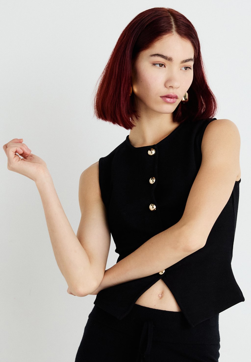 

Жилет VEST Gina Tricot, черный