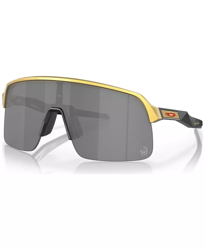 

Солнцезащитные очки Patrick Mahomes II NFL Collection, OO9463 Sutro Lite Oakley, серый