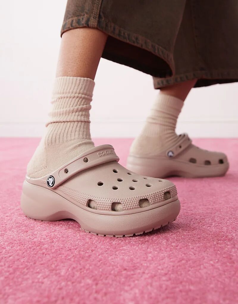 Классические сабо на платформе Crocs серо-коричневого цвета
