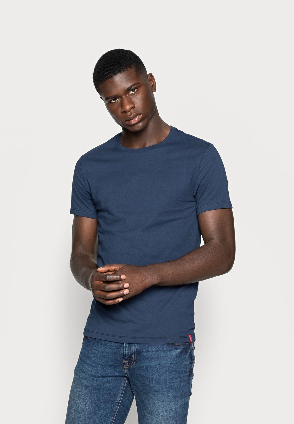 базовая футболка Slim Crewneck 2 Pack Levi's, цвет blues/white — фото 2