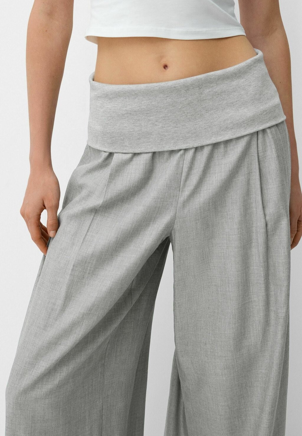 

Тканевые брюки WIDE WITH FOLD-OVER WAIST Bershka, пестрый серый