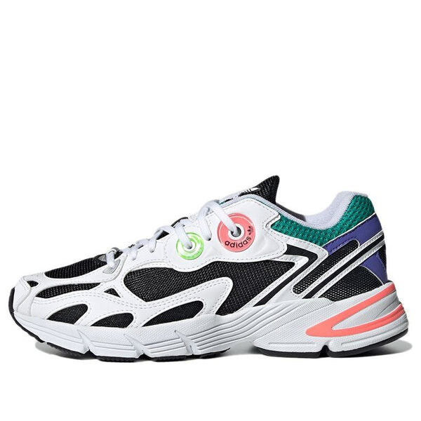Кроссовки в движении Adidas, белый