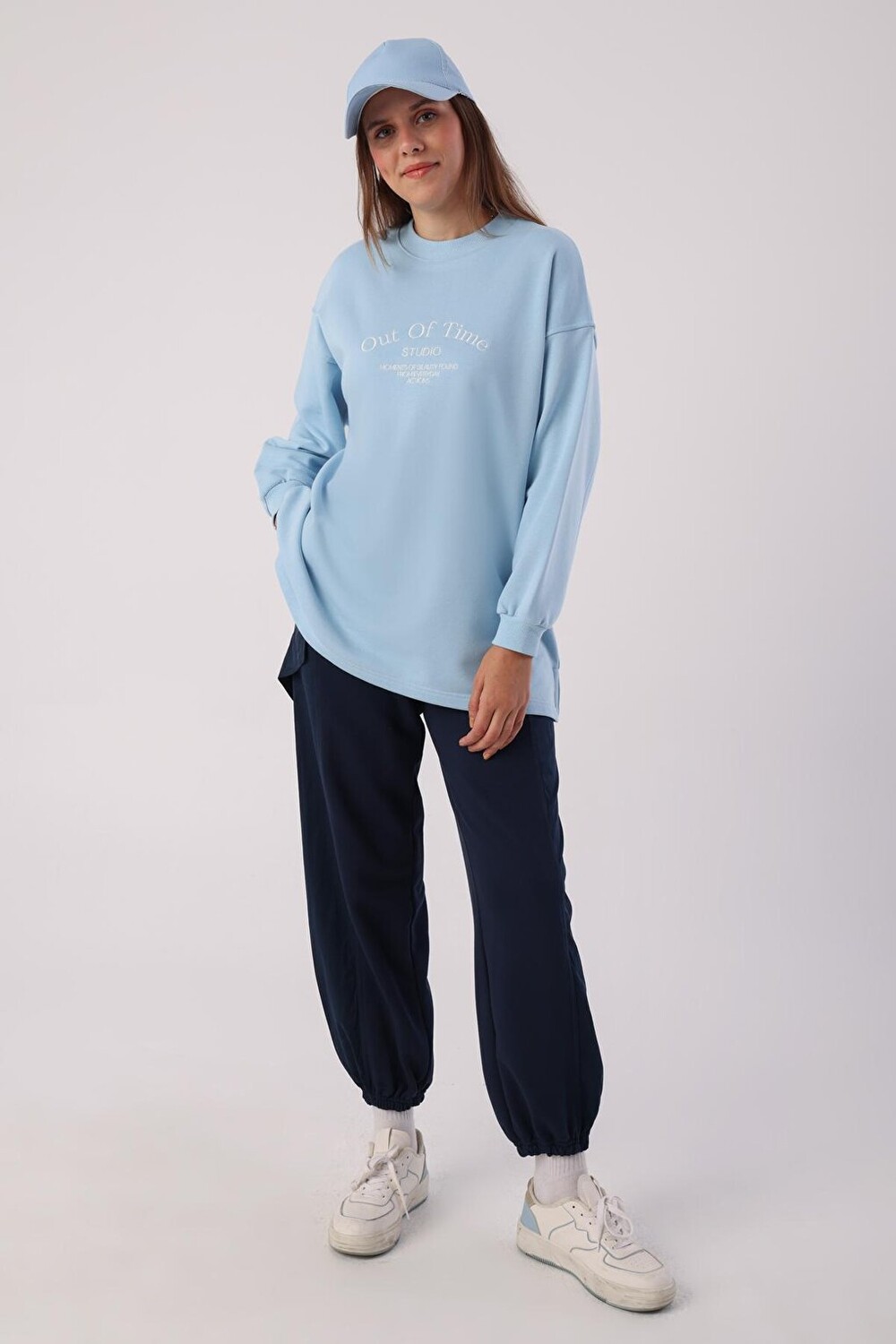 

Голубой свитшот Oversize с вышивкой ALL DAY, Синий, Голубой свитшот Oversize с вышивкой ALL DAY
