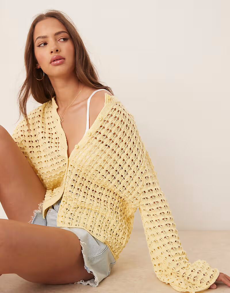 

Вязаный кардиган ASOS DESIGN с рукавами-ангелами в молочно-желтом цвете