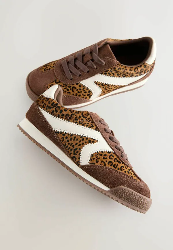 Кроссовки в стиле ретро со шнуровкой и стандартным кроем Next, Suede Leopard Print — фото 2