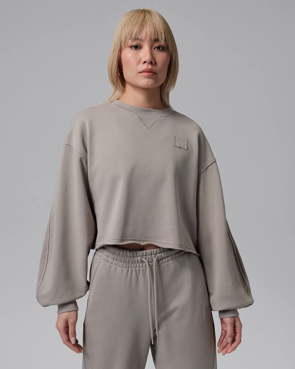 Женская укороченная толстовка с круглым вырезом Jordan Flight Fleece, Enigma Stone/Cobblestone