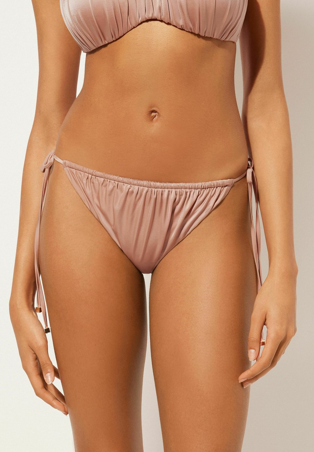 

Плавки бикини Calzedonia, цвет Shiny Satin Powder Pink