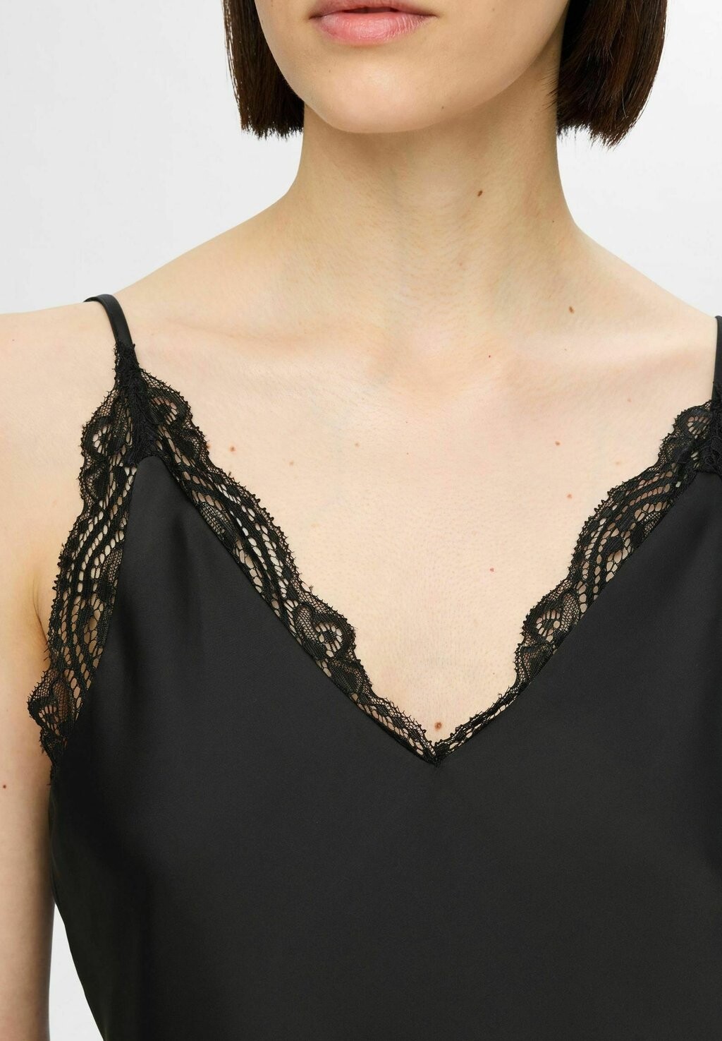 

Топ TRÄGER SPITZEN Selected Femme, черный