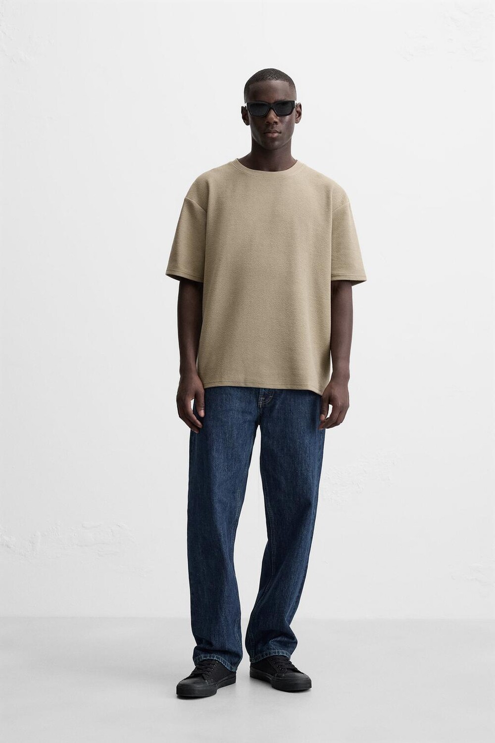 

Футболка oversize с текстурой ZARA, кэмел