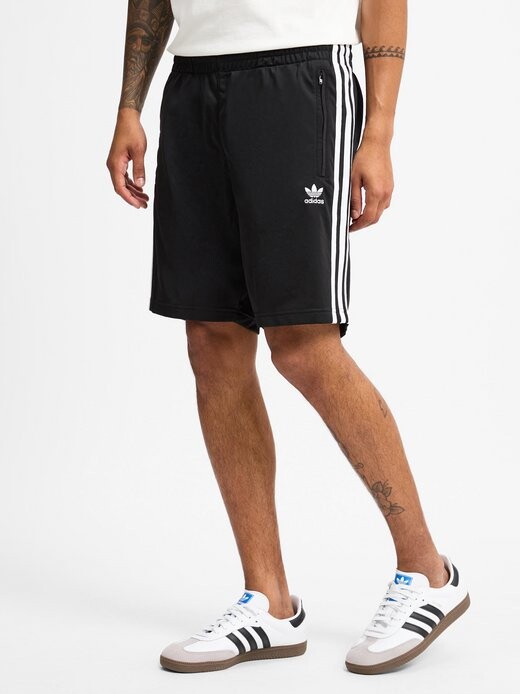 

Спортивные шорты Adidas Originals, черный