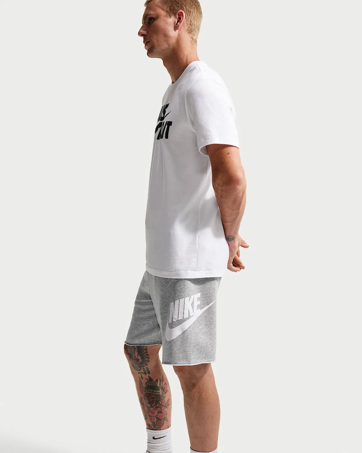 Мужские шорты Nike Club из французского футера с принтом Alumni, Dark Grey Heather/Light Smoke Grey/White — фото 4