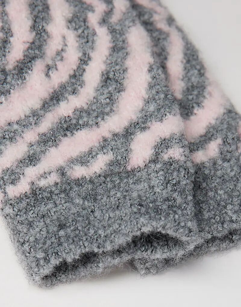 

Носки Calzedonia с принтом зебры и эффектом плюша из серой смеси