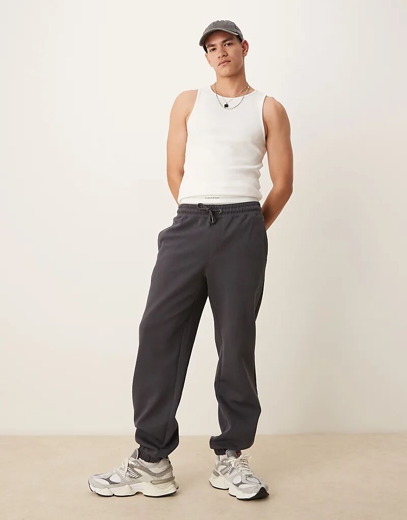 

Джоггеры Calvin Klein Jeans из хлопкового интерлока в цвете Phantom