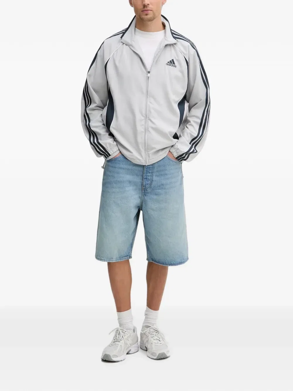 Куртка Teamgeist Adicolor с вышитым логотипом и деталями в полоску Adidas, серый — фото 2