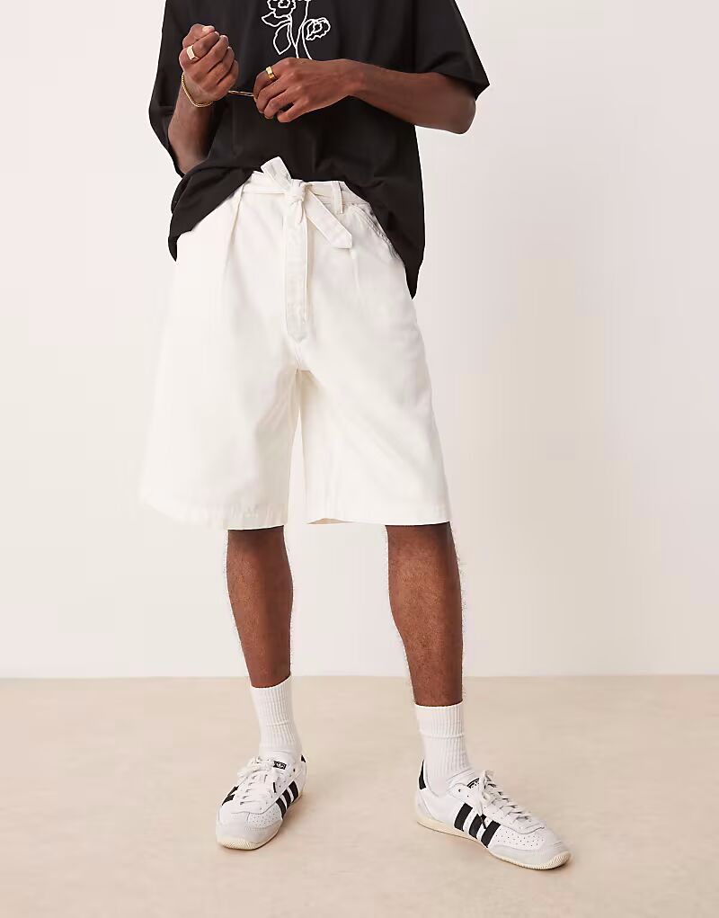 

Длинные шорты ASOS DESIGN цвета экрю со складками и поясом