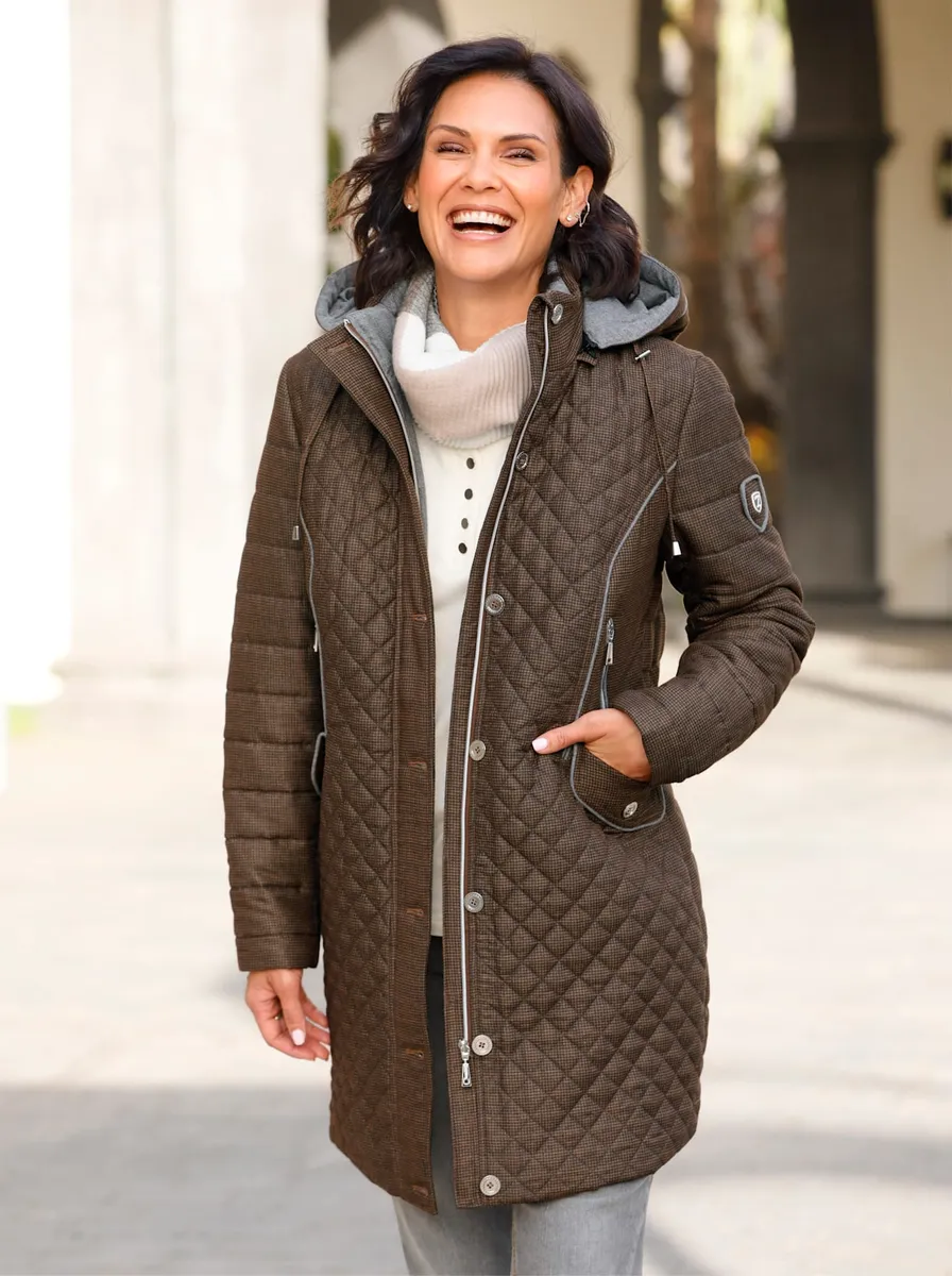 

Повседневный образ: длинная куртка с капюшоном Casual Looks, цвет Cognac