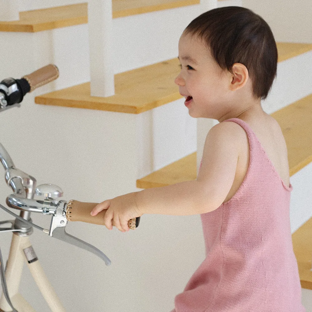 Детский вязаный комбинезон Sand розового цвета от Theloha — фото 3