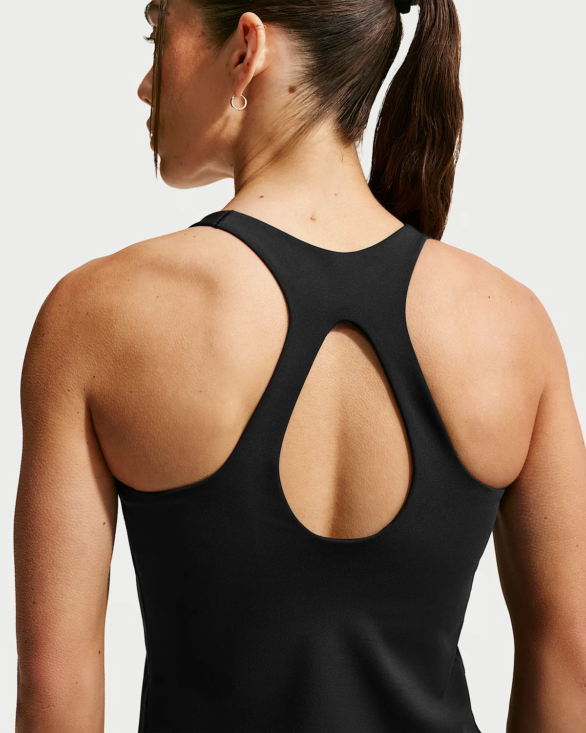 Женский топ-бра Nike Universa средней поддержки с чашечками, Black/Anthracite/Dark Smoke Grey — фото 2