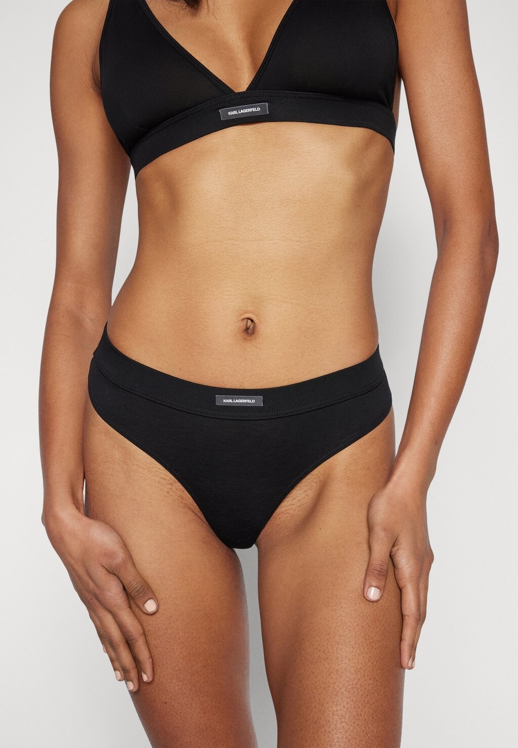 

Стринги Essential Logo Thong KARL LAGERFELD, черные
