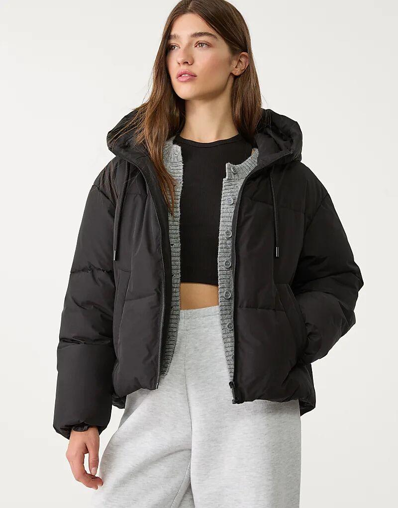 

Свободная куртка-пуховик Stradivarius с капюшоном черного цвета