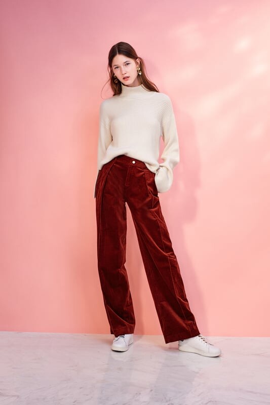 

Элегантный свитер с высоким воротником белого цвета Lily Apparel, бежевый
