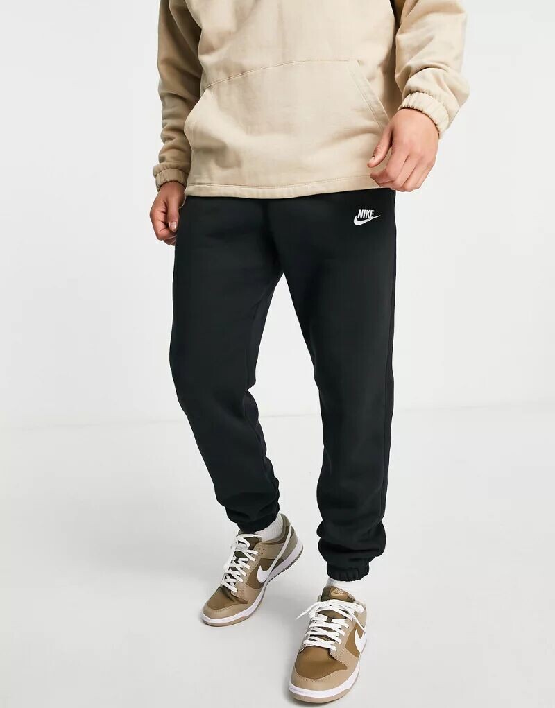 

Черные джоггеры с манжетами Nike Club