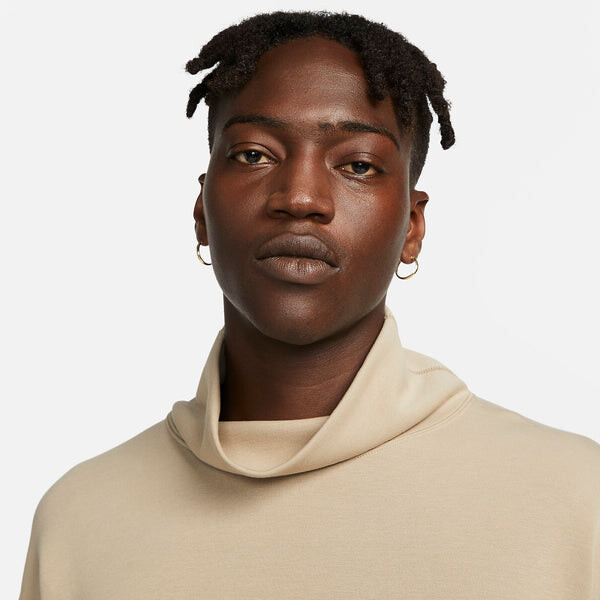 Футболка Nike Tech Fleece Tartle Neck T-Shirt 'Khaki', хаки — фото 2