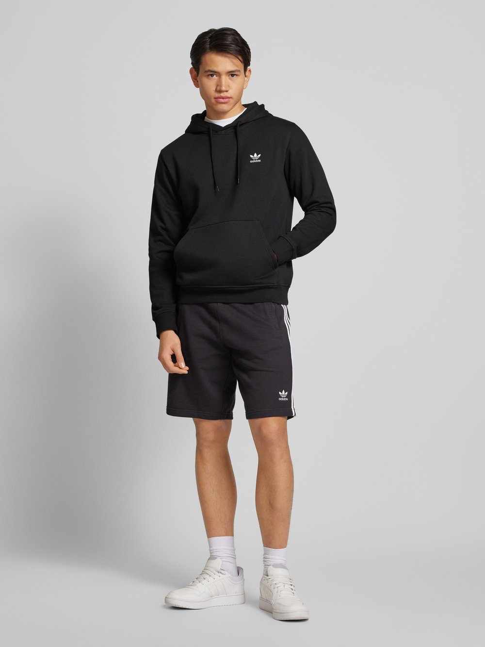 

Толстовка с капюшоном и вышитыми этикетками adidas Originals, черный