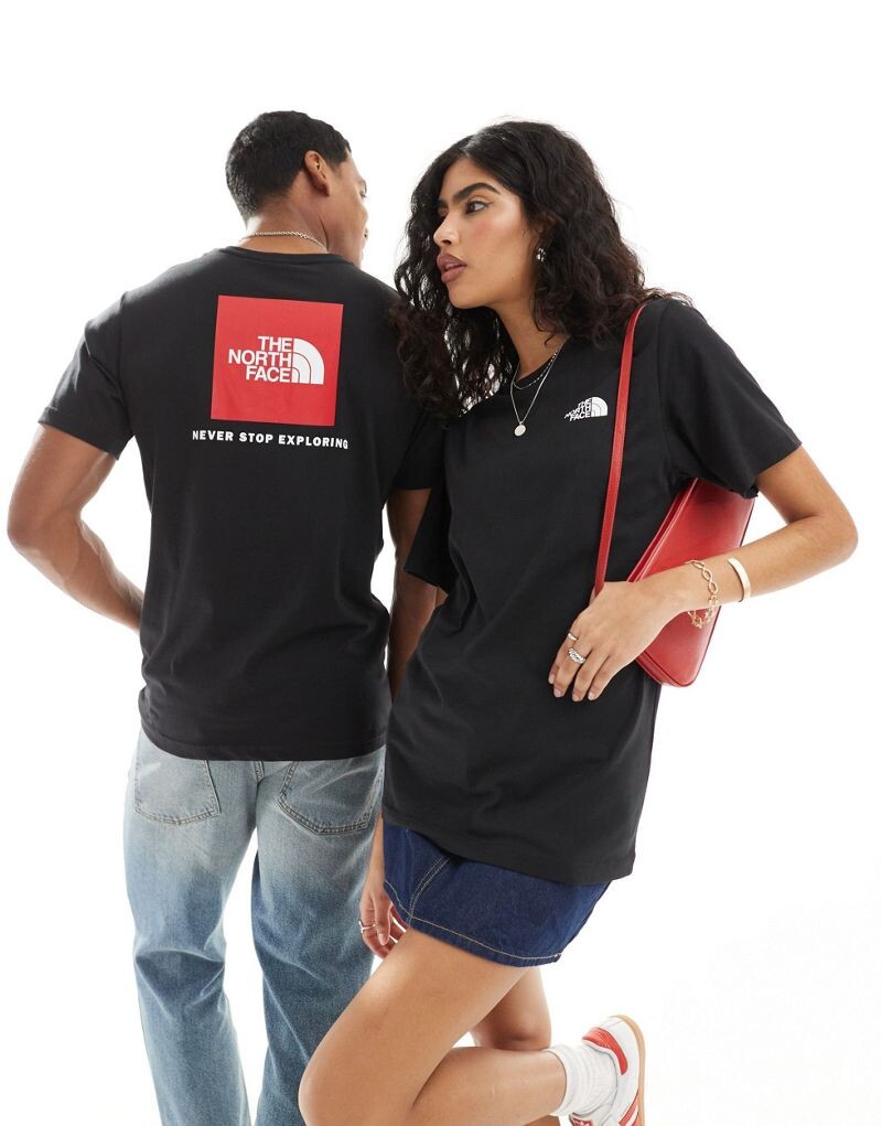 

The North Face - Red Box - Черная футболка с принтом на спине