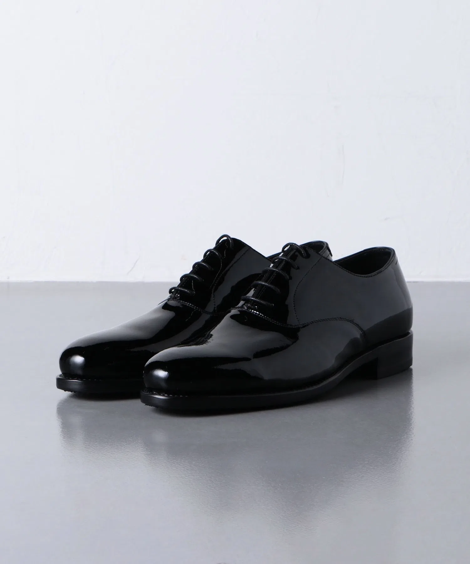 Мужские туфли UNITED ARROWS из эмалированной кожи — фото 2