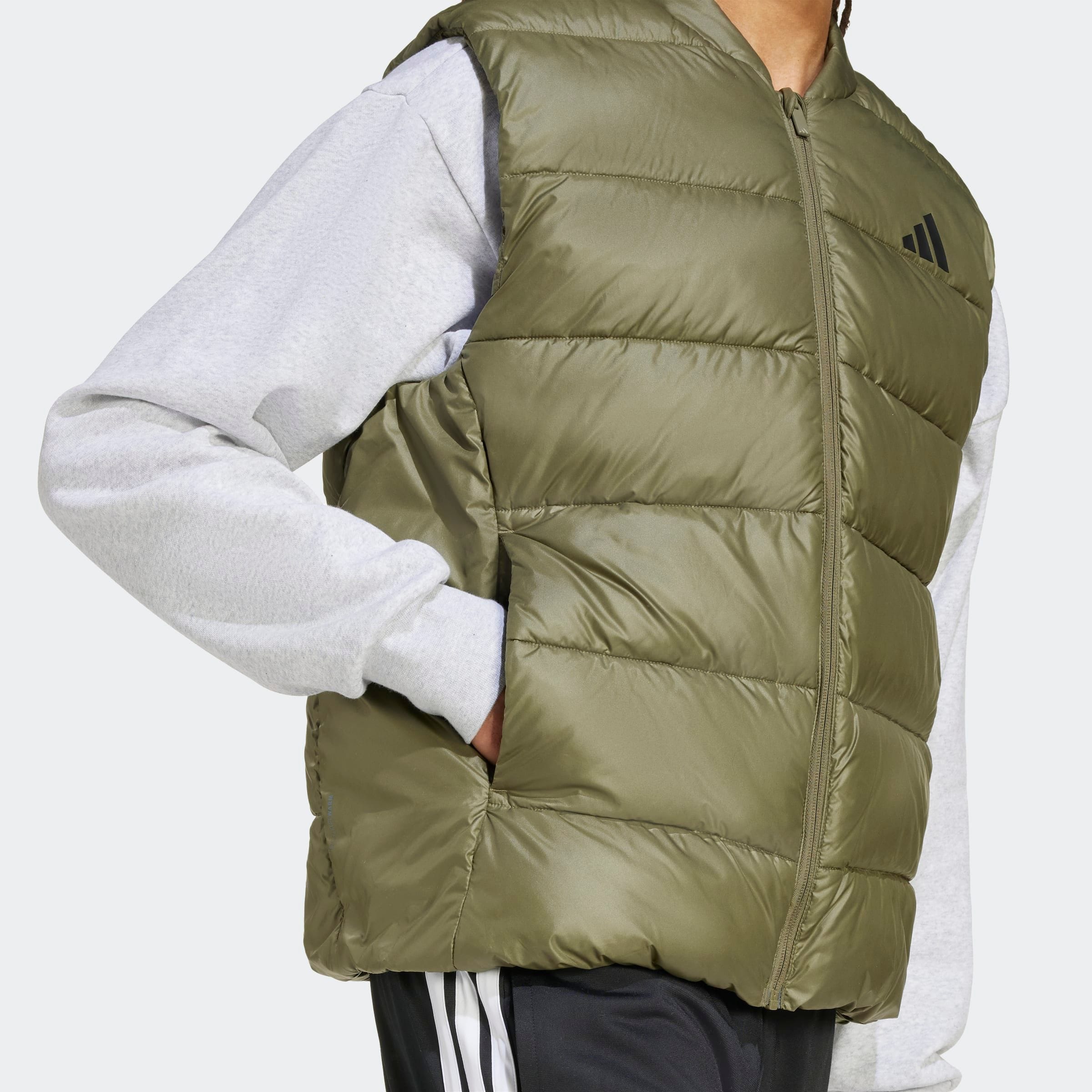 

Adidas Sportswear Жилет в цвете Olive