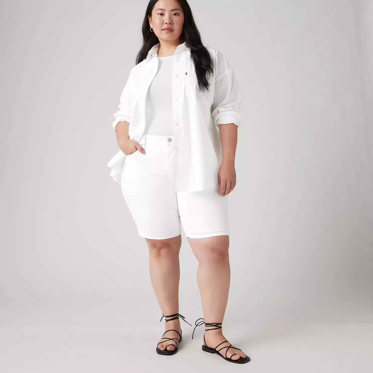 

Женские шорты-бермуды Shaping (размер Plus) Levi's, цвет Chalk White