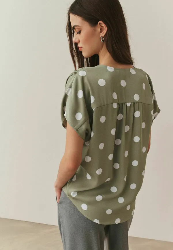 Блузка прямого кроя с коротким рукавом и v-образным вырезом Next, Green/White Polka Dot — фото 3