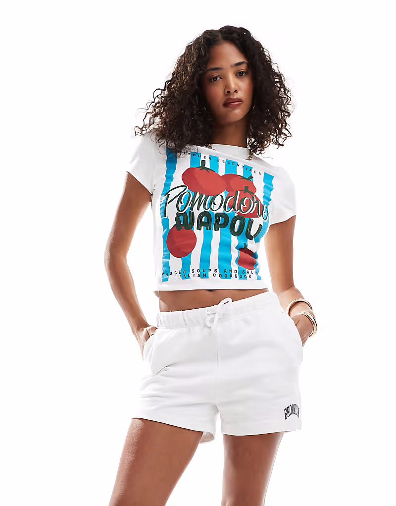 

Спортивные шорты Pull&Bear Brooklyn белого цвета