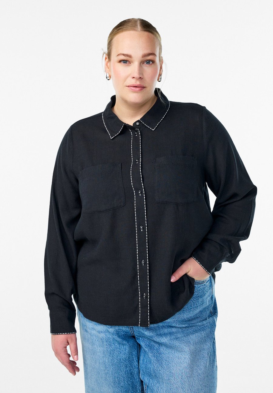 

Блуза Zizzi MIT KONTRASTNÄHTEN UND BRUSTTASCHEN, Black W. White/Black