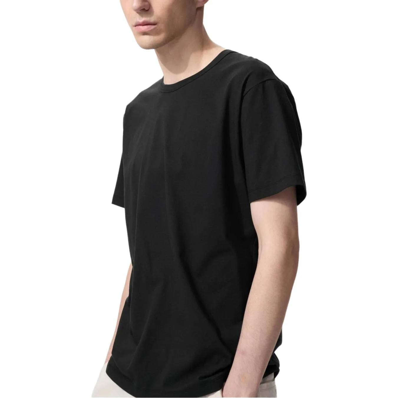 UNIQLO Футболка мужская черная с круглым вырезом