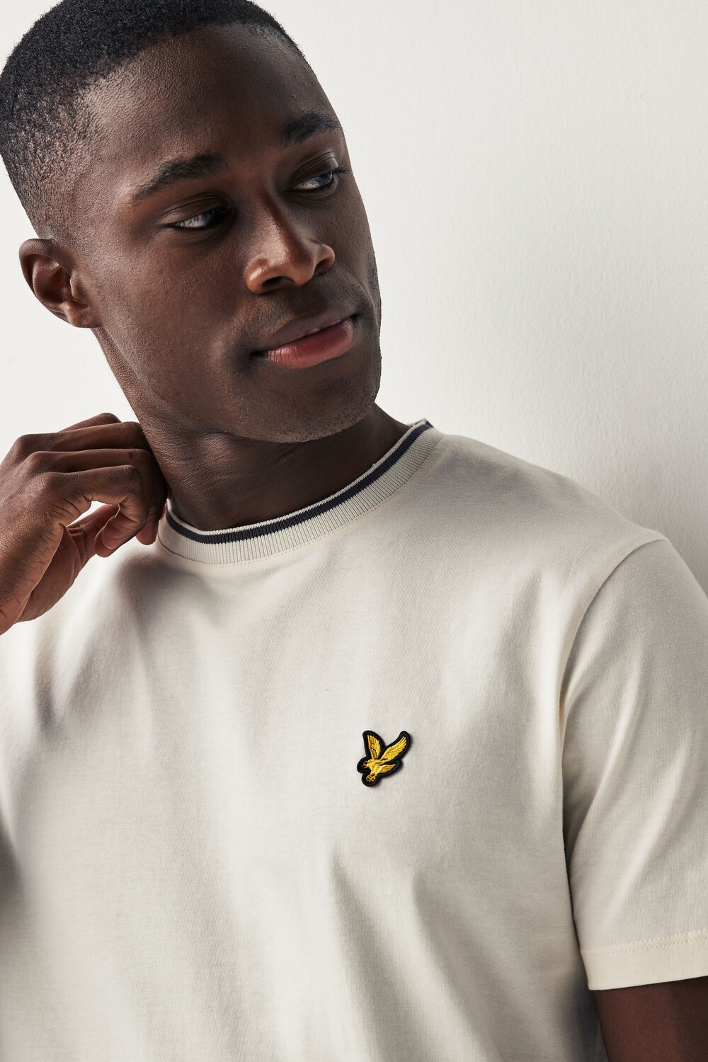 

Футболка с воротником-стойкой Lyle & Scott, белый