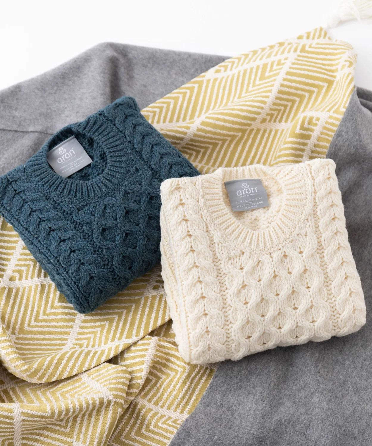 Свитер из супер-мягкой мериносовой шерсти, cable knit, бренд Aran Woolen Mills, цвет офф-вайт — фото 3
