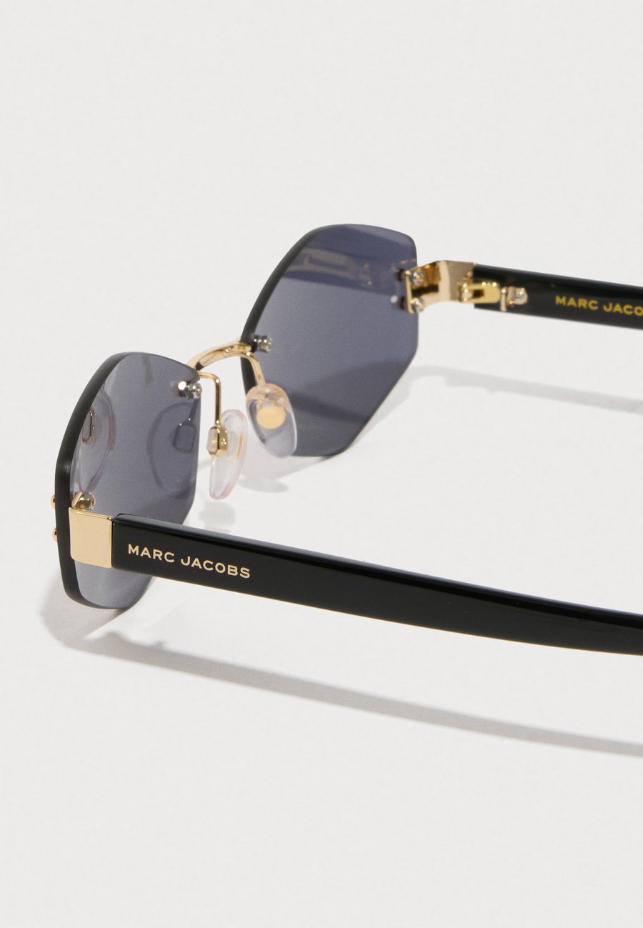 Солнцезащитные очки MARC JACOBS AIR UNISEX, Gold-Coloured/Black/Gold-Coloured — фото 4